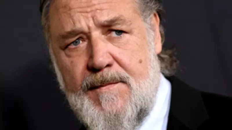 Russell Crowe Defends Autograph Etiquette After TMZ Video Goes Viral