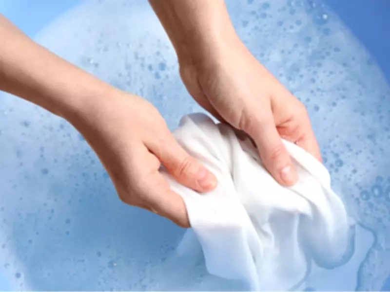 Secret-Weapon Cleaning Tips: Flour and Cornstarch for Dry Cleaning