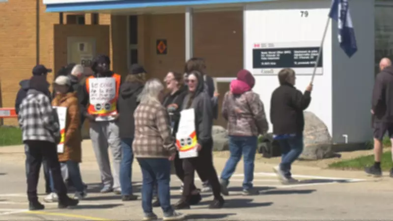 Sodexo Workers Continue Picket at 15 Wing Moose Jaw Into Second Week