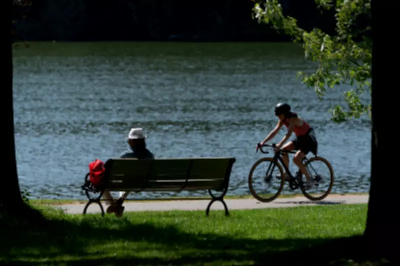 Summer Weather Arrives in Toronto for Victoria Day Long Weekend