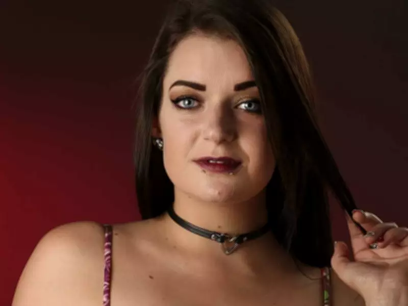 SUNshine Girl Amanda: Volleyball-Loving Taurus with a Dream Car