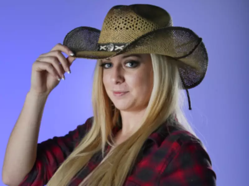 SUNshine Girl Patricia Returns: Model, Sports Fan, and Avril Lavigne Encounter