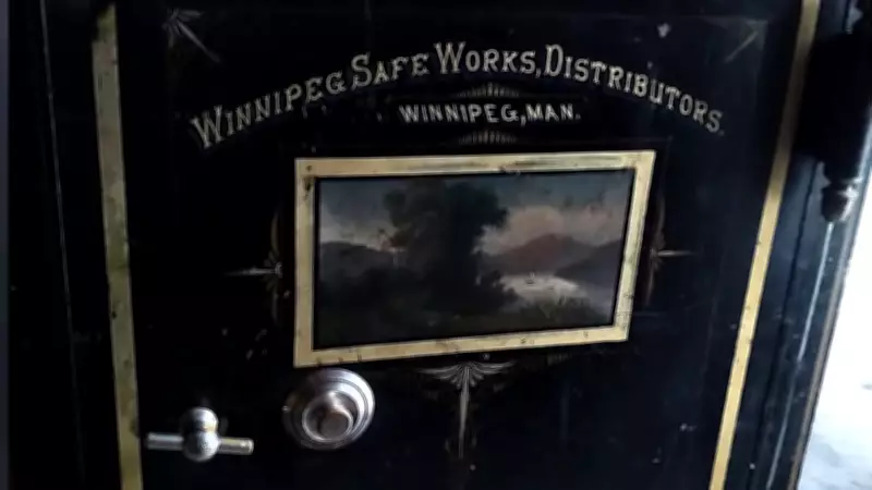 Thieves Steal Vintage Safe in Rural Alberta Robbery
