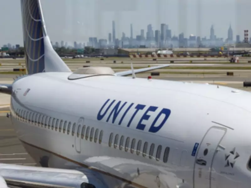 United Airlines 767 hits truck and light pole on approach to Newark airport