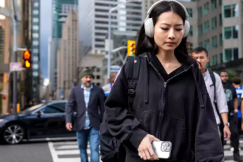 Young Canadians Face Tough Summer Job Market Amid Technical Recession