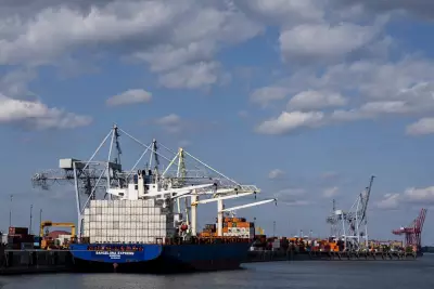 Canada Swings to Trade Surplus for First Time in Six Months