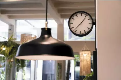 Wall Clocks Tick Again: Analogue Trend Fuels Nostalgic Home Decor Revival
