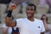 Auger-Aliassime and Mboko advance to third round at French Open