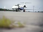 Berkshire’s Retirement Gift for CFO: 30 NetJets Flight Hours Annually