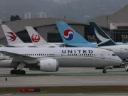 United Airlines Flight Hits Light Pole, Bakery Truck at Newark Airport