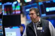 U.S. Stocks Climb Toward Records as Oil Falls, Earnings Beat Forecasts