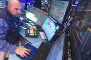 US Stocks Slide from Record Highs on Oil Surge, Iran War Fears