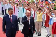 Xi Jinping Welcomes Putin with Red-Carpet Ceremony in Beijing