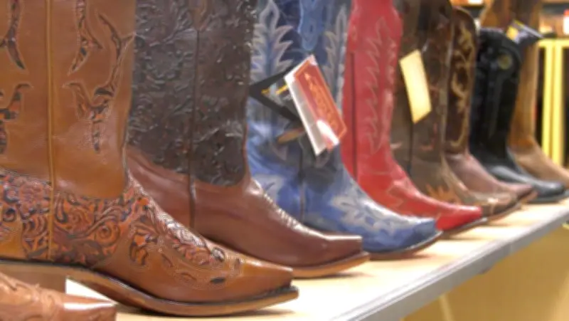 Alberta Boot Turns Factory into Concert Venue with Country Thunder Artists