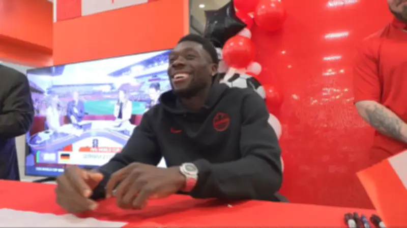 Alphonso Davies Meets Excited Fans in Vancouver Ahead of World Cup Match