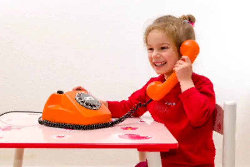 Are 'tattle phones' a good idea? Experts weigh in on classroom tool