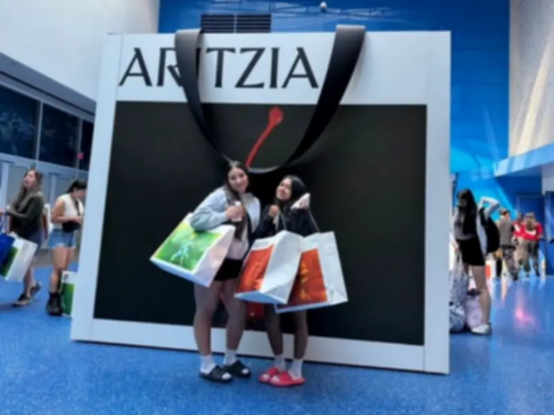 Aritzia to Hire Over 1,500 Workers for Annual Warehouse Sale
