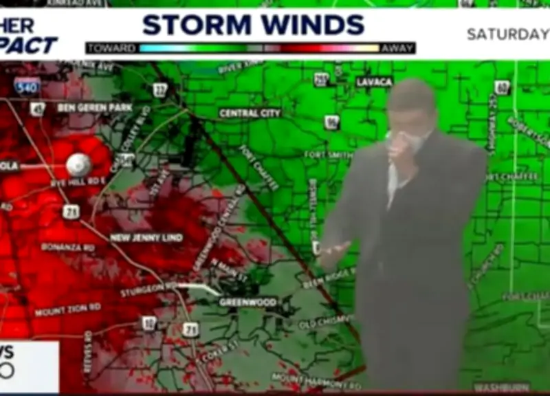 Arkansas Meteorologist Continues Tornado Warning as Studio Catches Fire
