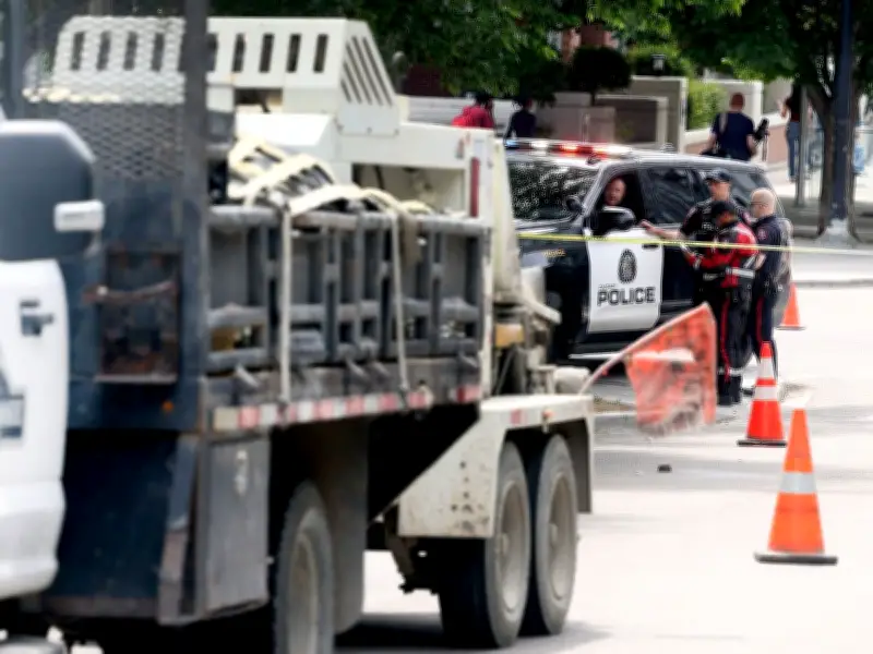 Bag thief hit by truck while fleeing in Calgary's Bridgeland
