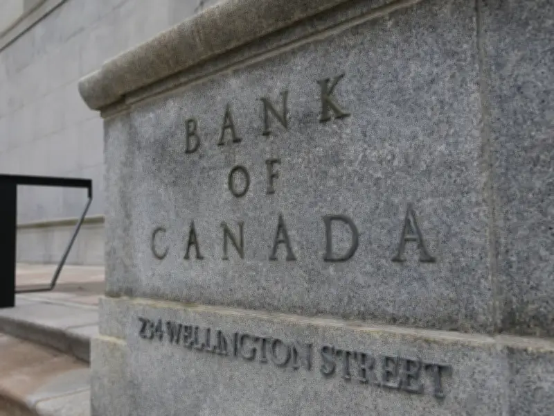 Bank of Canada Unapologetic as Inflation Hurts Canadian Households