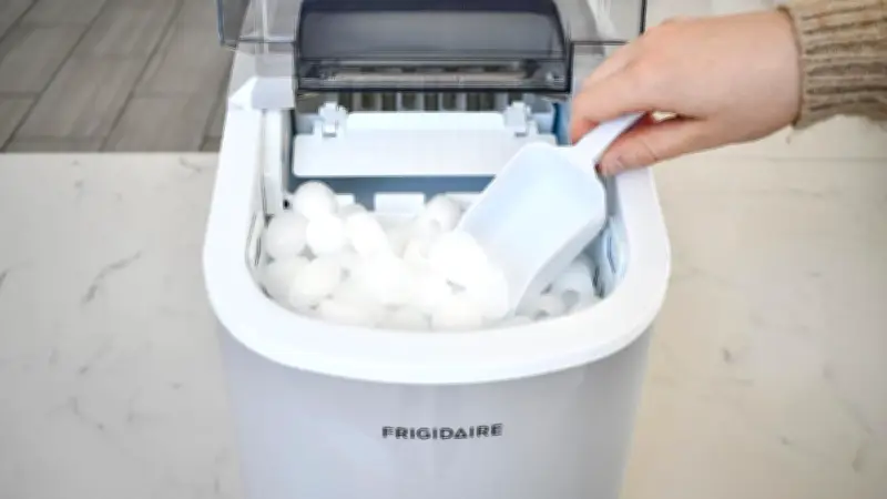 Best Countertop Ice Makers in Canada 2026: Top Picks & Buying Guide
