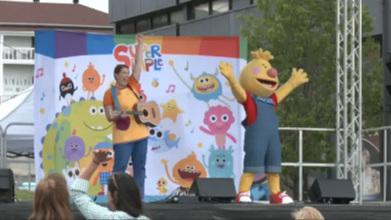 Caitie and Tobee Delight Families at Super Simple Summer Sing-Along