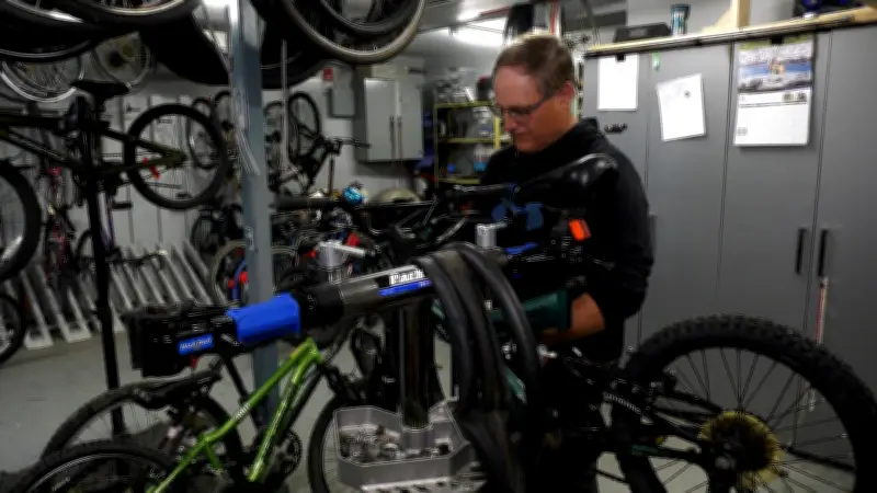 Calgary Retirees Fix Bikes for New Canadians and Underprivileged Kids
