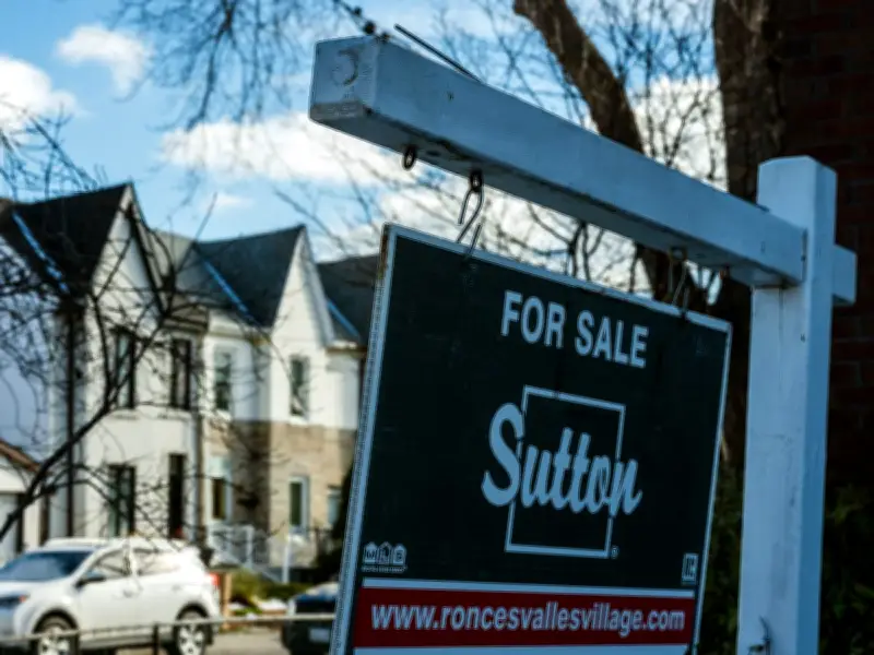 Canadians Divided on Whether Now Is the Right Time to Buy a Home