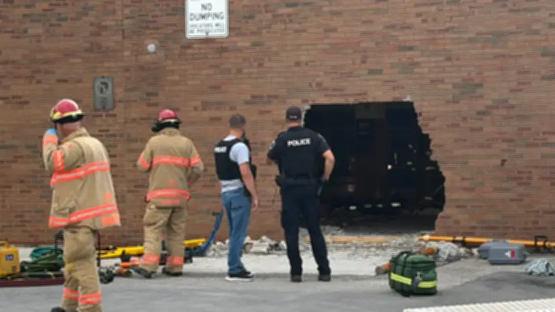 Car crashes through GoodLife Fitness wall at London, Ont. mall, multiple casualties reported
