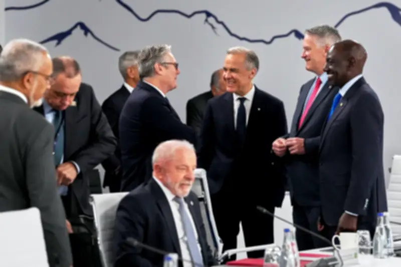 Carney Bids Farewell to Close Ally as UK PM Starmer Announces Resignation