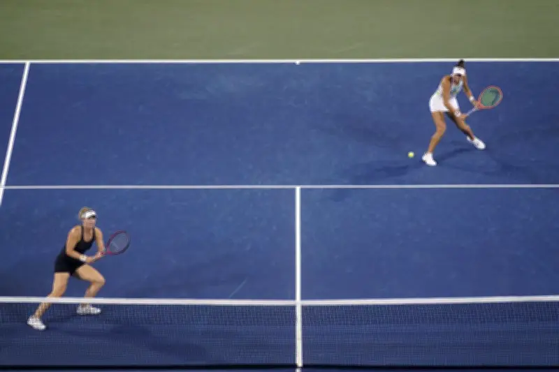 Dabrowski and Stefani Reach French Open Doubles Semifinals