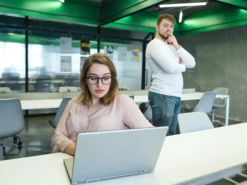 DEAR ABBY: Boss's fiance oversteps boundaries, causing workplace tension