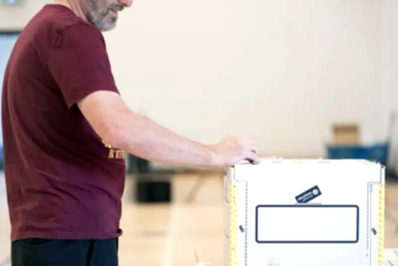 Elections Alberta Recruits 60,000 Workers for Oct. 19 Referendum