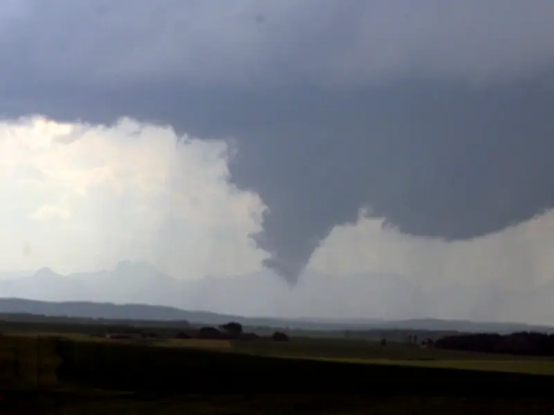 Environment Canada Warns of Possible Funnel Clouds in Southern Alberta