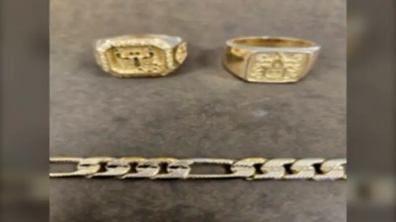 Fake jewelry used in Kitchener distraction theft, police warn