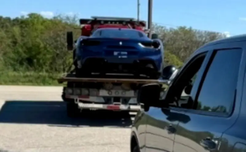 Ferrari driver stops in traffic lane to avoid scratching paint on gravel shoulder