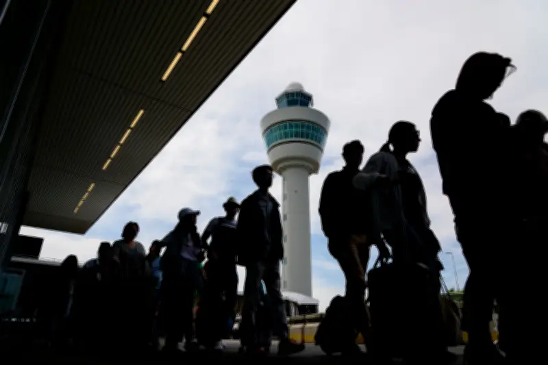Flying to Europe? EU's Entry/Exit System May Cause Delays for Canadians