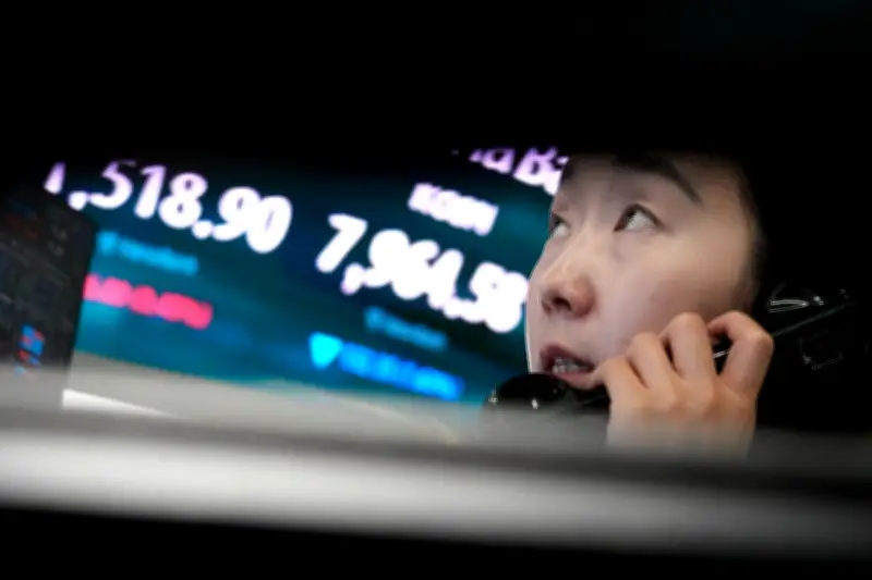 Global Markets Dip After US Tech Sell-Off; Oil Prices Fluctuate