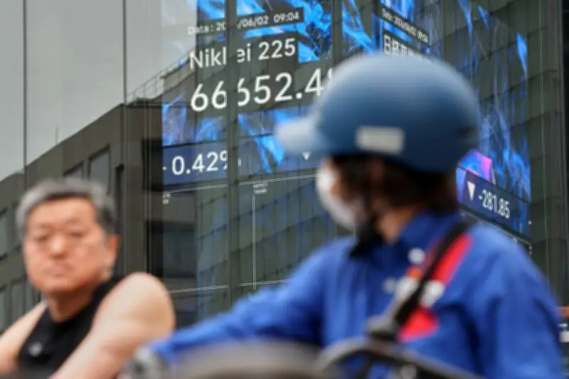 Global Shares Mixed as Nikkei Hits Record High
