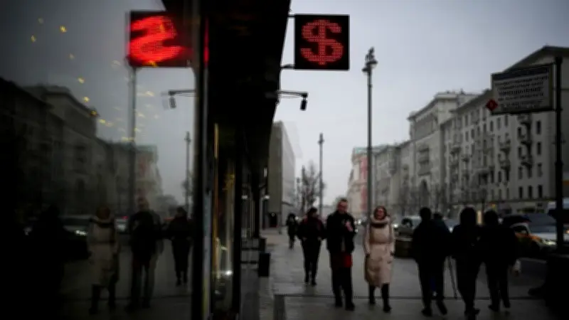 Humans Prefer Walking Counter-Clockwise, Scientists Discover