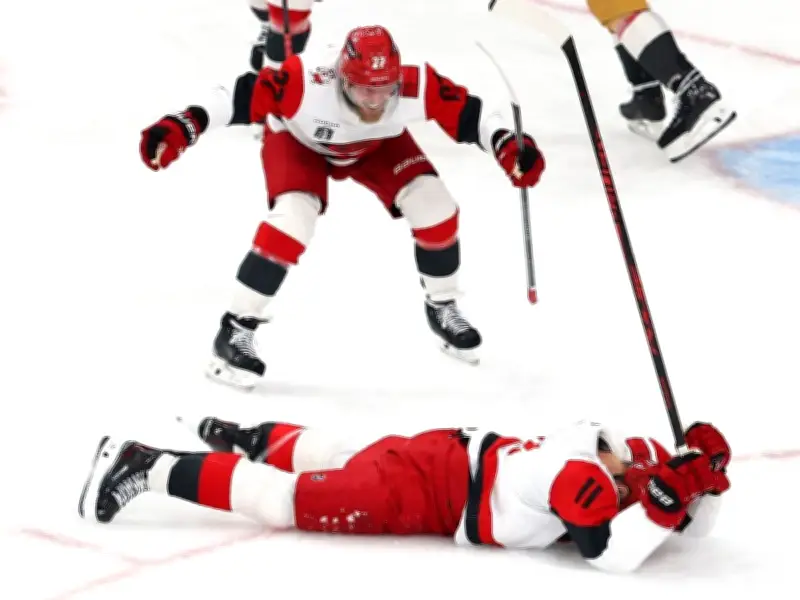 Jordan Staal scores twice, Hurricanes tie Stanley Cup Final at 2-2