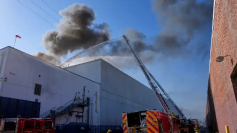 LA Mayor Declares Emergency Over Massive Warehouse Fire