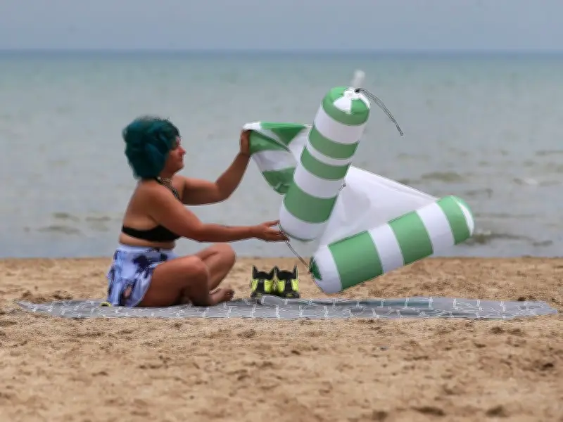 Lakeshore launches shuttle bus to West Beach amid parking crunch