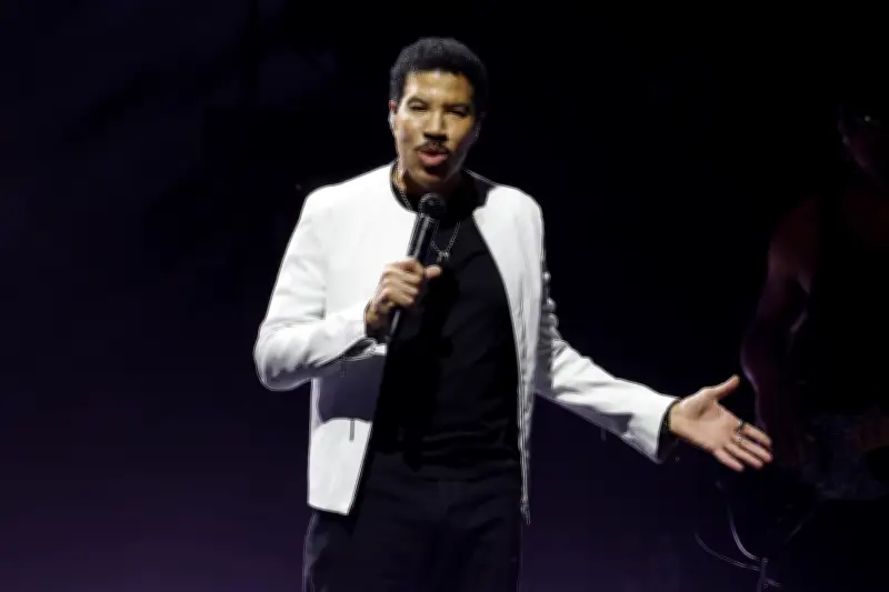 Lionel Richie, 77, Ends Concert Early After Feeling Dizzy On Stage