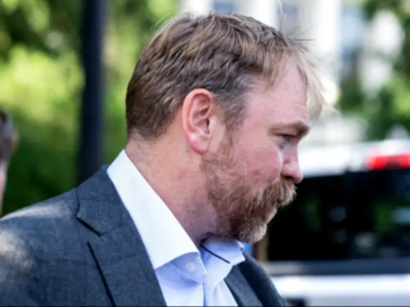 Maine Senate Race Tests Partisan Loyalty Amid Candidate Scandals