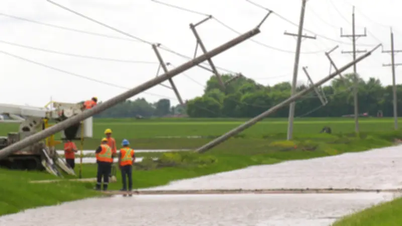 Manitoba Hydro Works to Restore Power After Storm