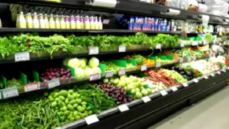 Manitoba Plans to Mandate Unit Pricing to Combat Shrinkflation
