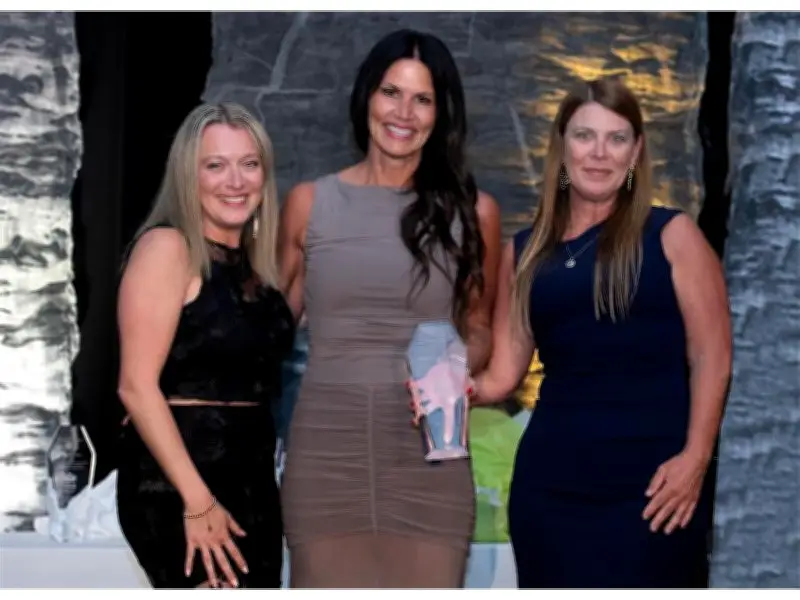 MONAT Wins DSA Canada Industry Innovation Award for Social Commerce