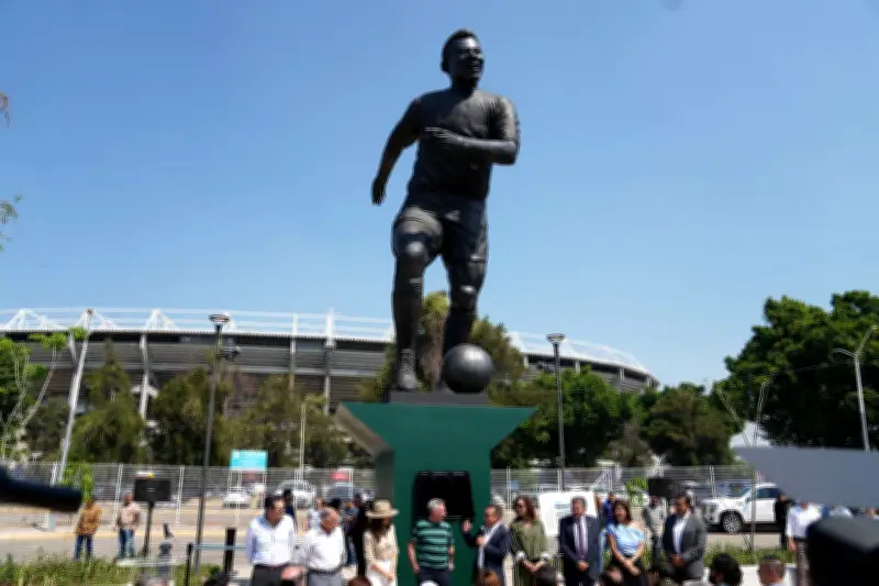 Pele's World Cup Jersey to Be Auctioned by Sotheby's Ahead of Tournament