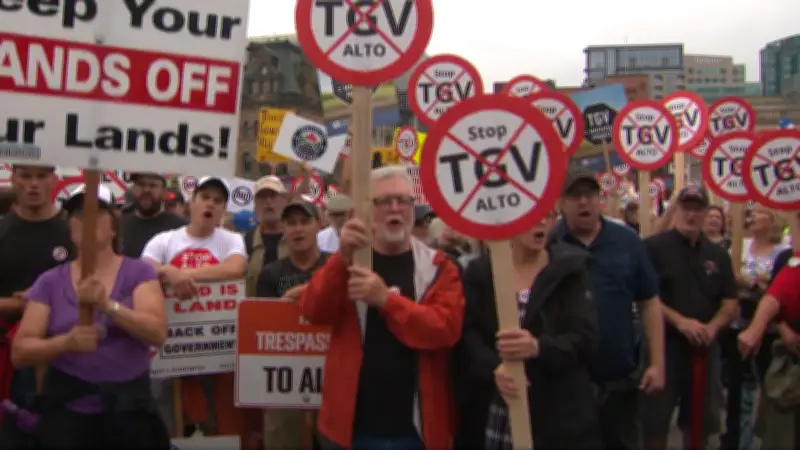 Quebec, Ontario farmers unite against federal high-speed rail plan